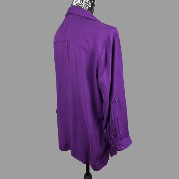 St. John’s Bay Collar and Button V-Neck 3/4 Sleeve Blouse - Women’s Large - Picture 6 of 7